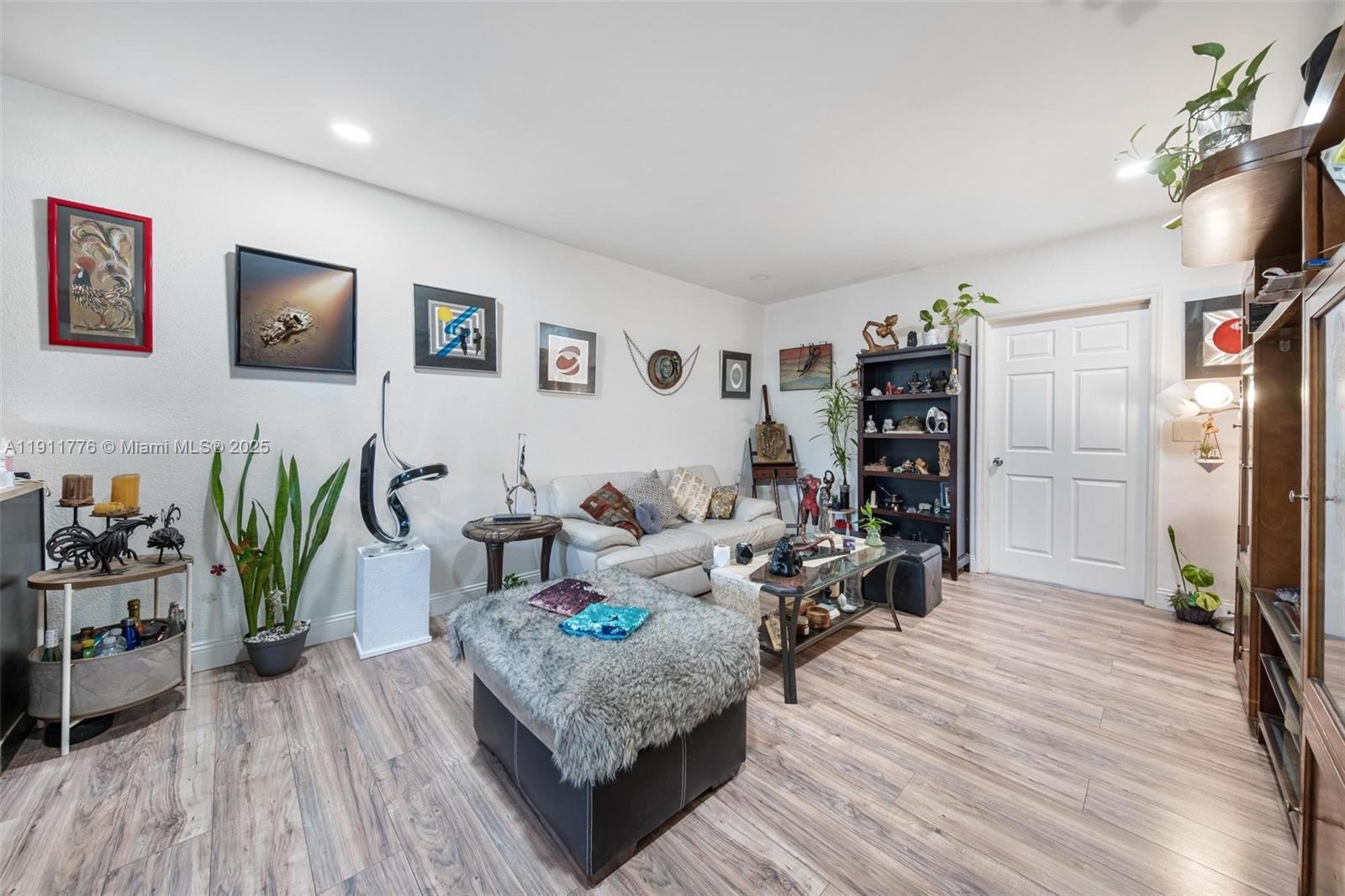 BISCAYNE VILLAGE HEIGHTS - Residential Income