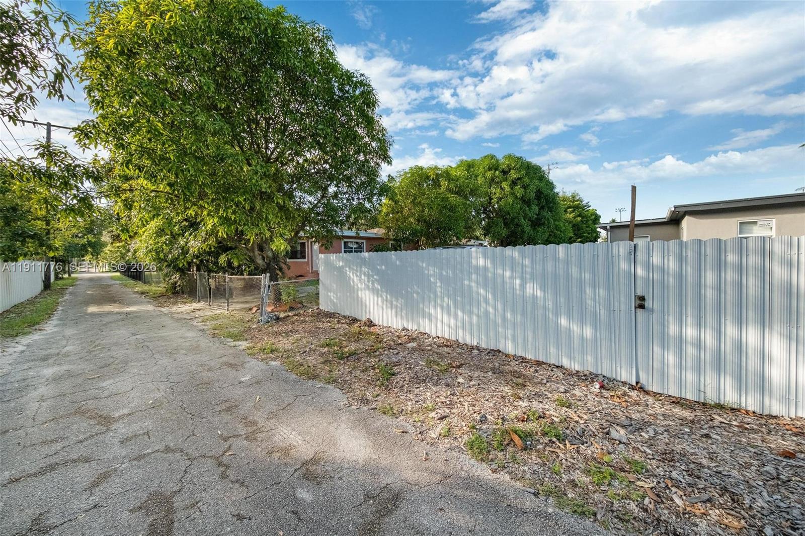 BISCAYNE VILLAGE HEIGHTS - Residential Income