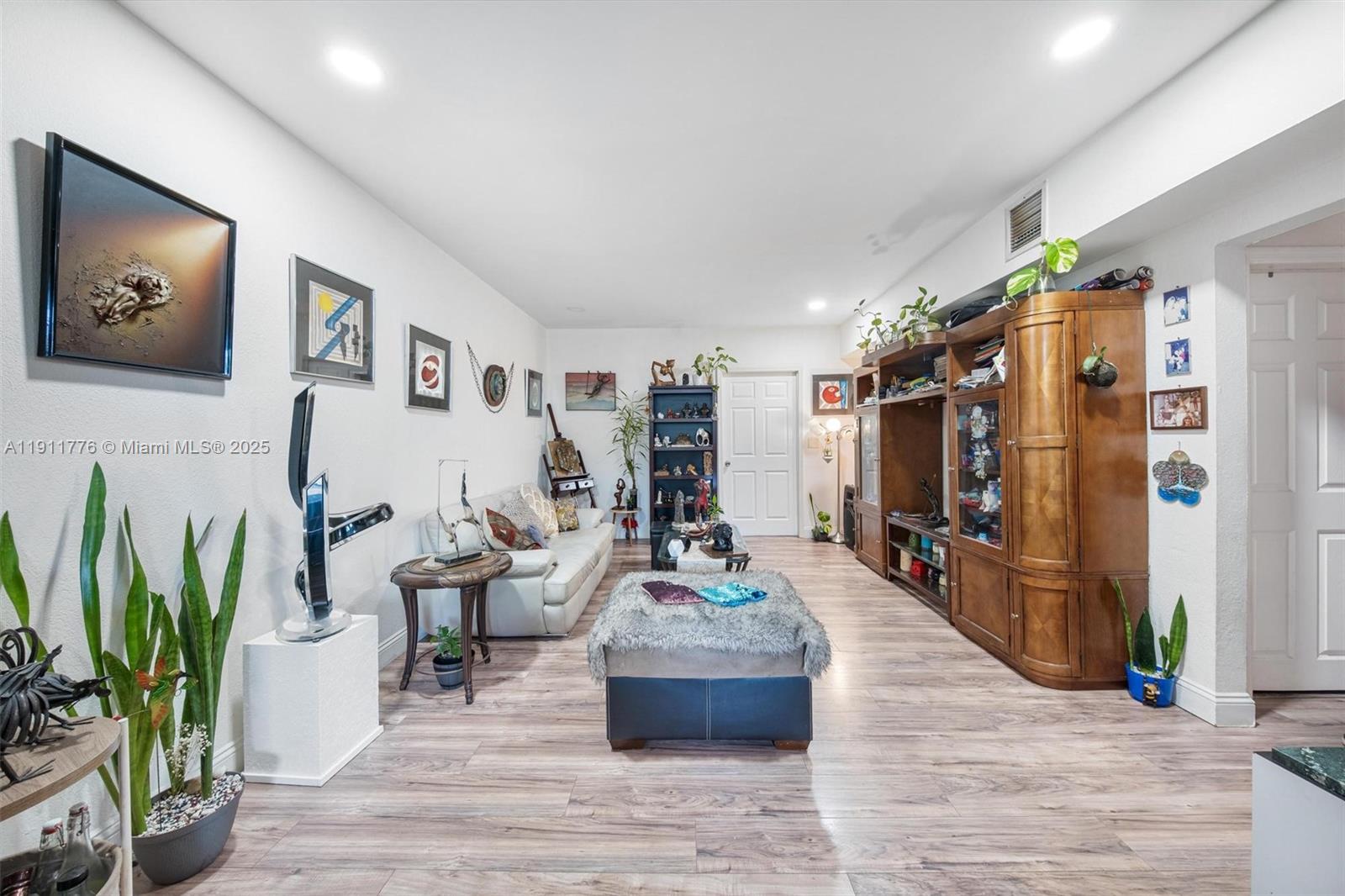 BISCAYNE VILLAGE HEIGHTS - Residential Income