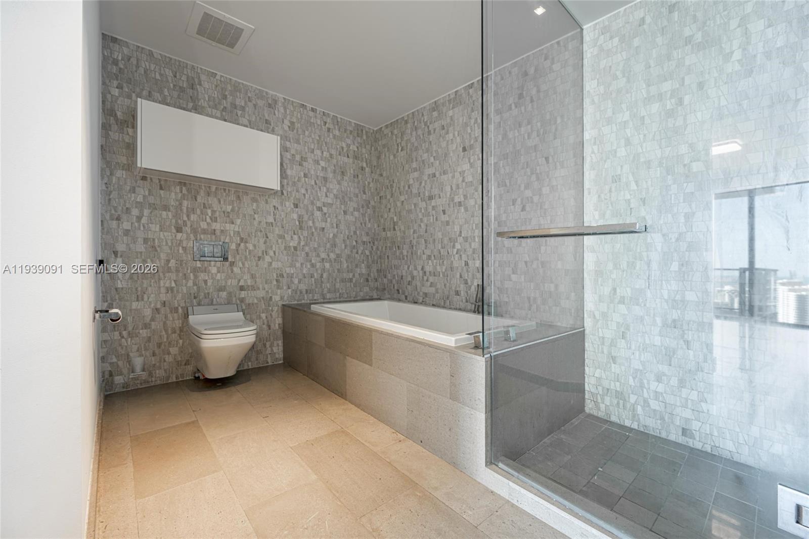 REACH AT BRICKELL CITY - Residential