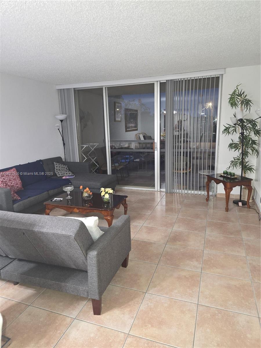 Rental Property at 10425 Sw 112th Ave 309, Miami, Broward County, Florida - Bedrooms: 2 
Bathrooms: 2  - $2,200 MO.