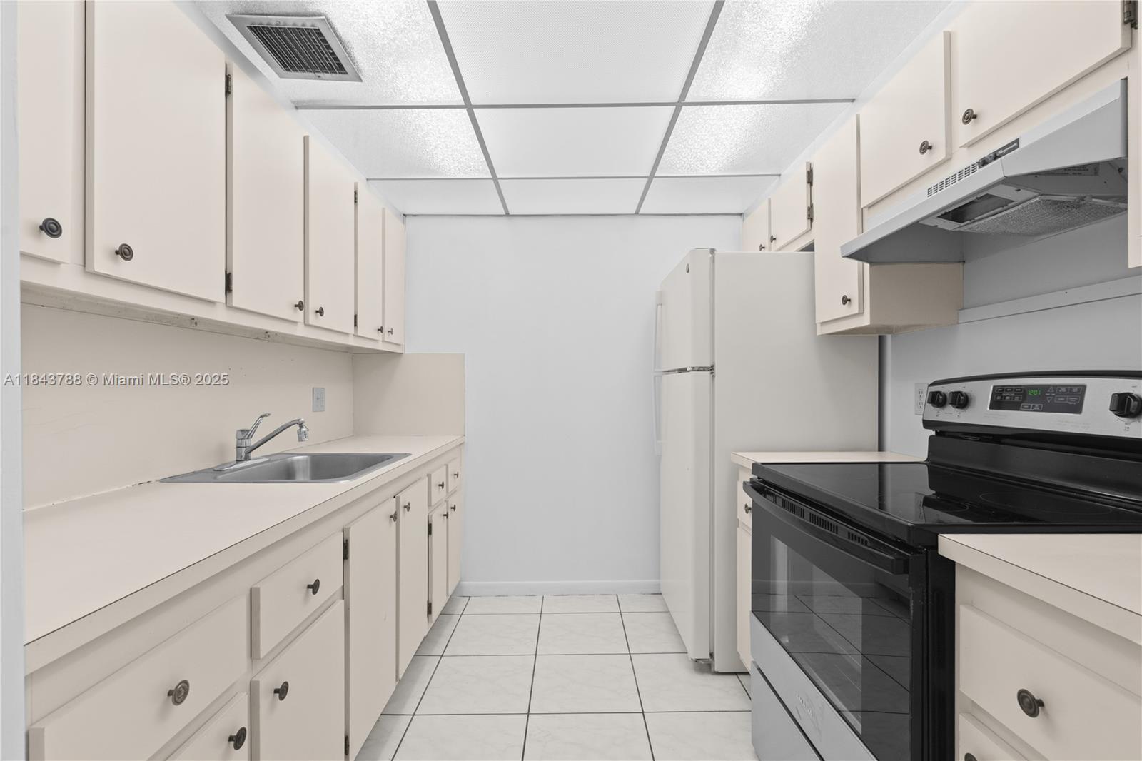 NEW HAMPTON AT CENTURY VI - Residential Lease