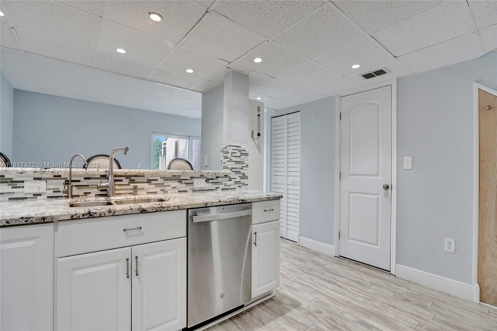 PEMBROKE LAKES SECTION SE - Residential