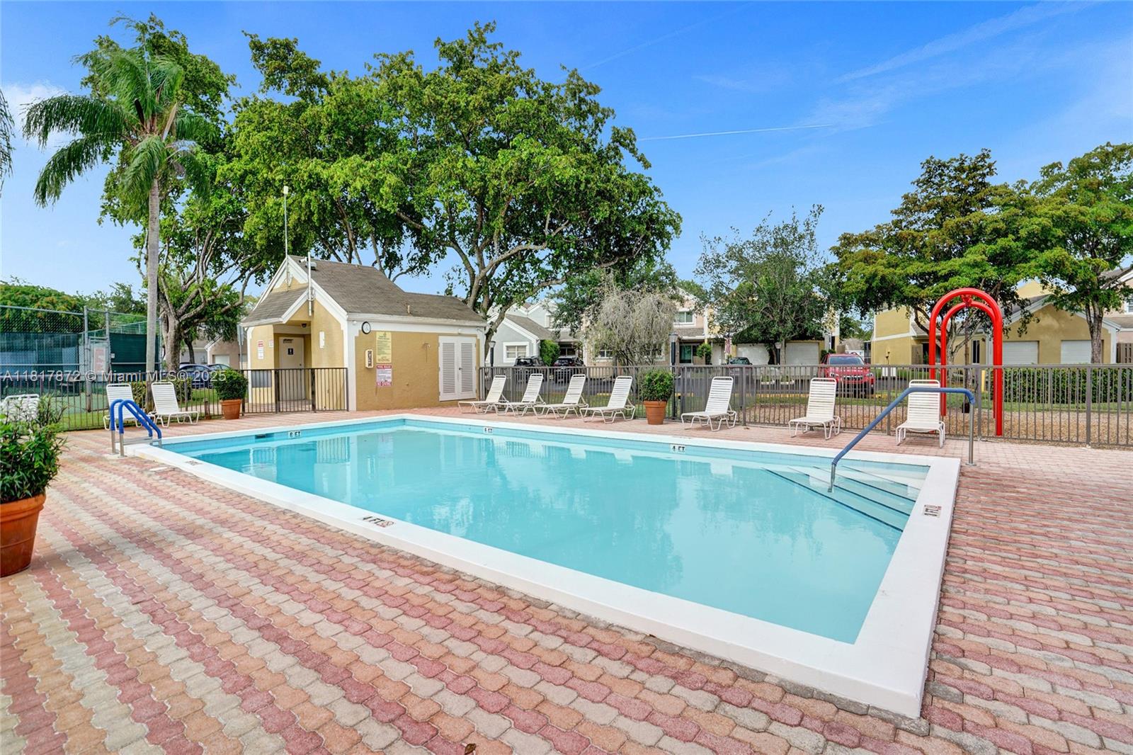 PEMBROKE LAKES SECTION SE - Residential