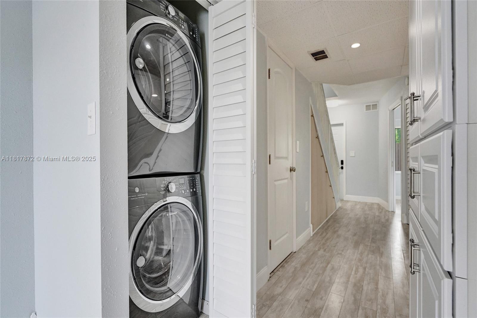 PEMBROKE LAKES SECTION SE - Residential