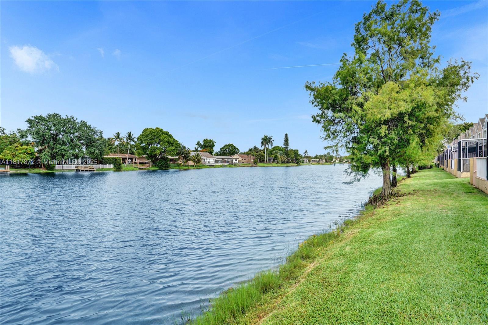 PEMBROKE LAKES SECTION SE - Residential