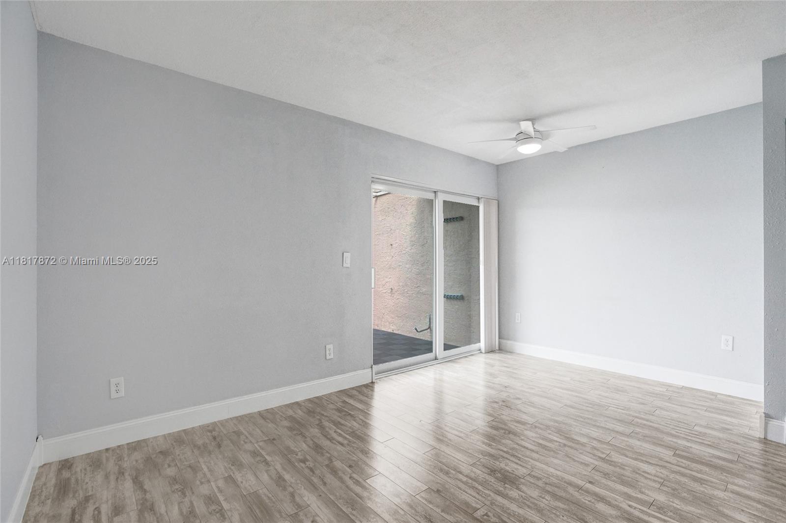 PEMBROKE LAKES SECTION SE - Residential