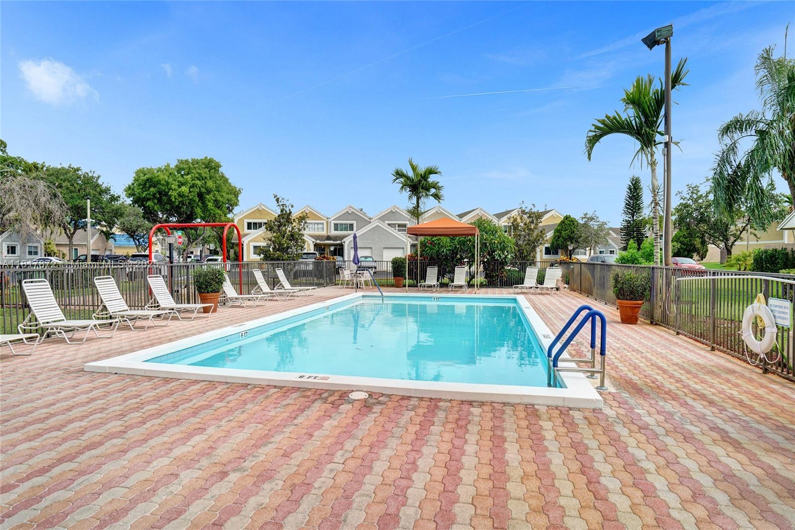 PEMBROKE LAKES SECTION SE - Residential