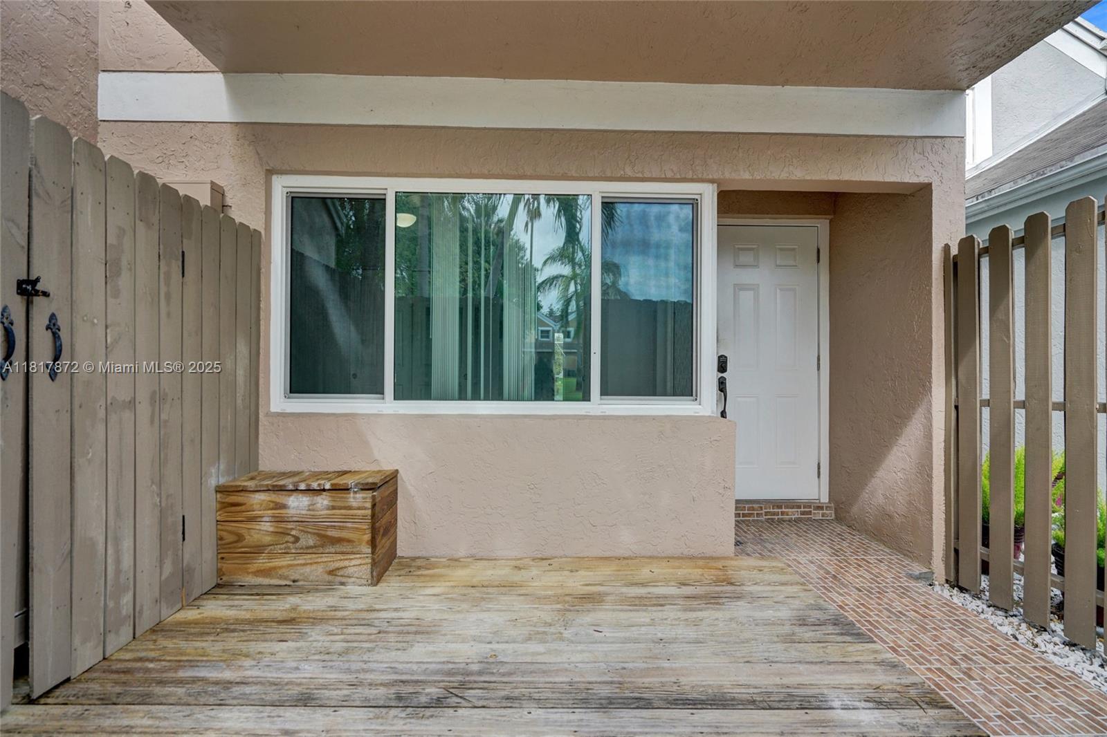 PEMBROKE LAKES SECTION SE - Residential