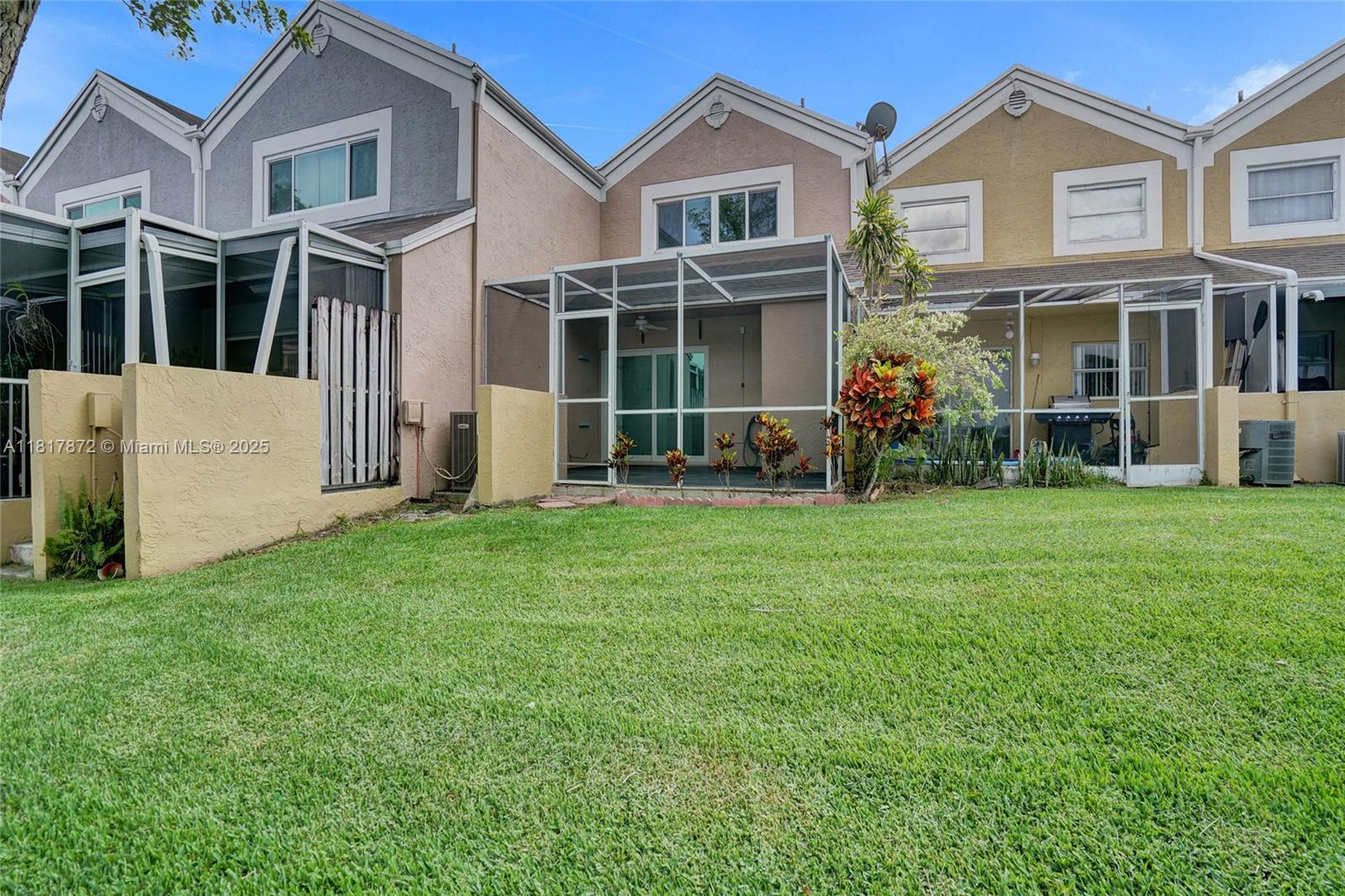 PEMBROKE LAKES SECTION SE - Residential