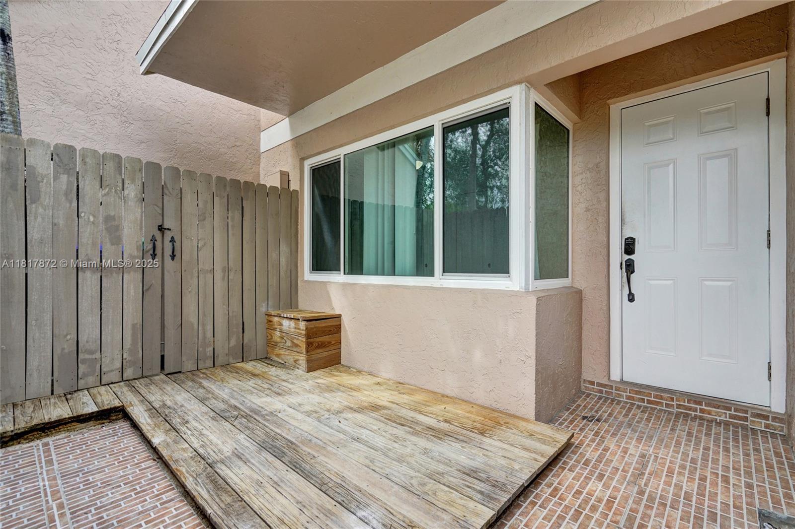 PEMBROKE LAKES SECTION SE - Residential
