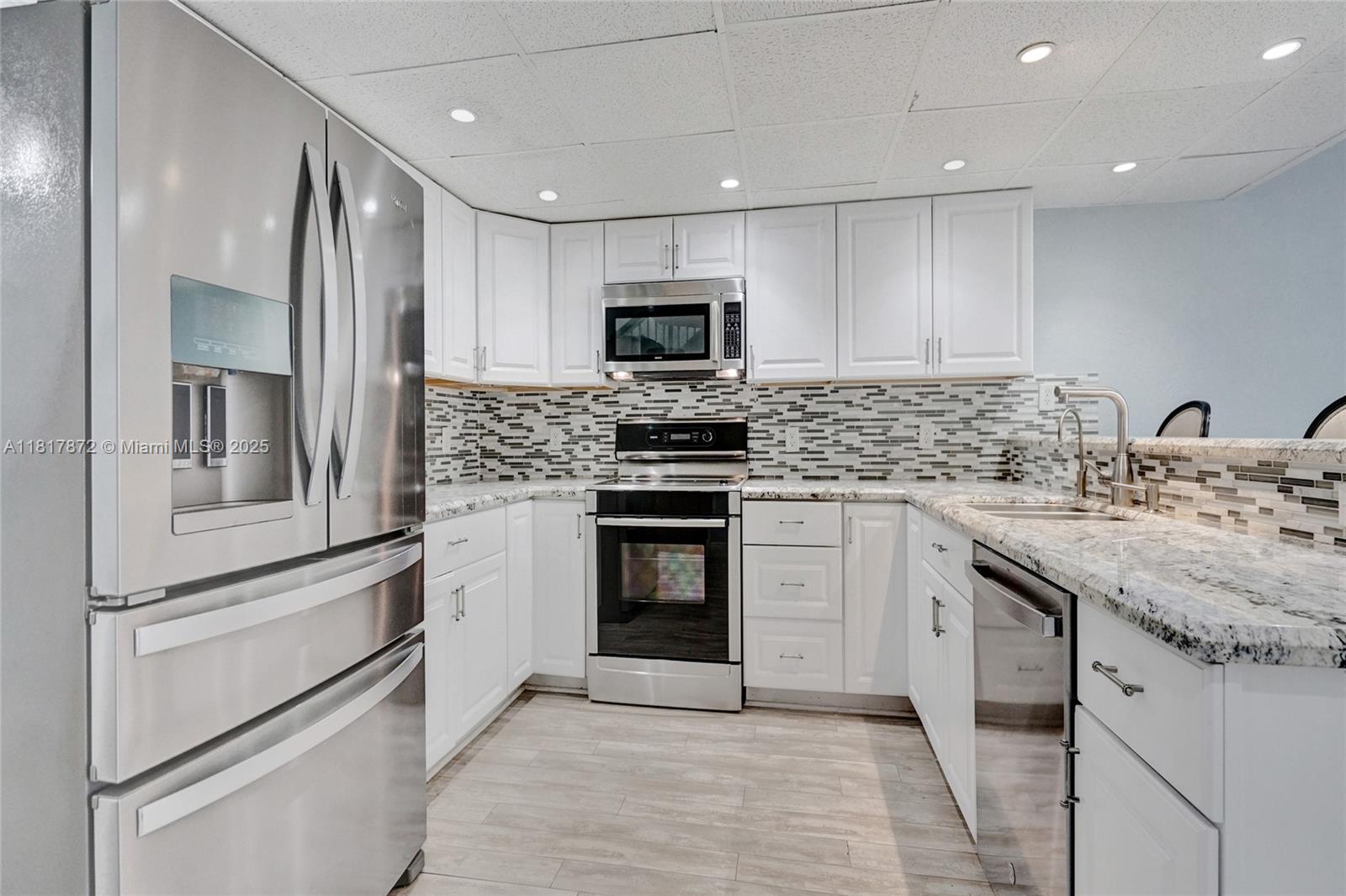 PEMBROKE LAKES SECTION SE - Residential