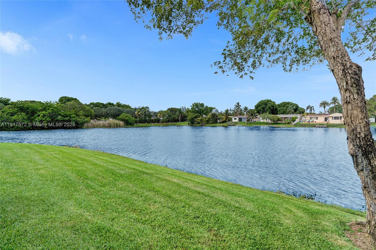 PEMBROKE LAKES SECTION SE - Residential