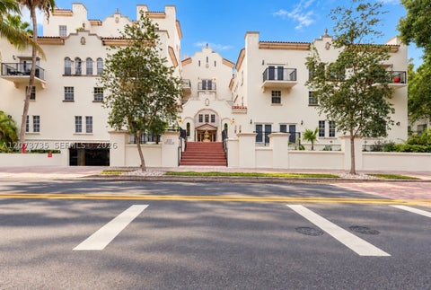 Photo of 323 Navarre Ave #301, Coral Gables, FL 33134 (MLS # A12073735)