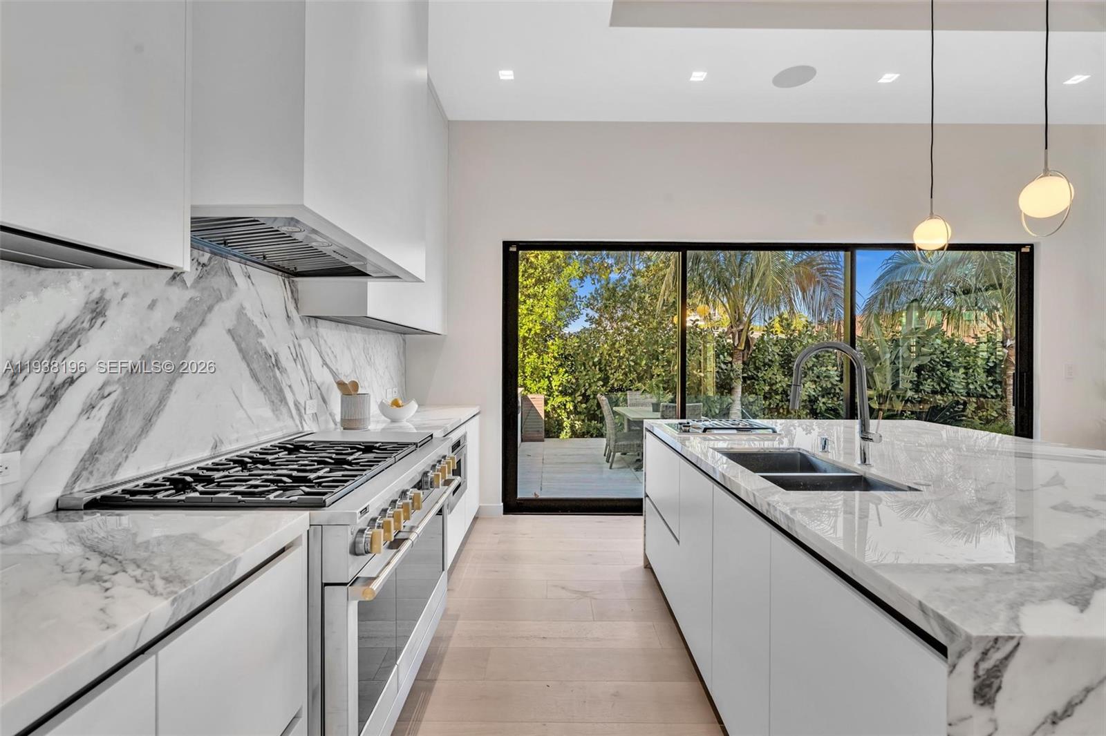 ALTOS DEL MAR NO 5 - Residential