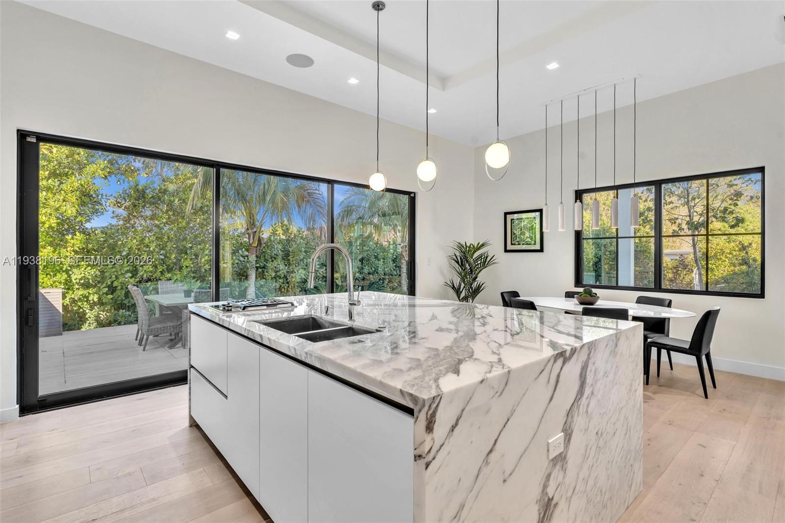 ALTOS DEL MAR NO 5 - Residential