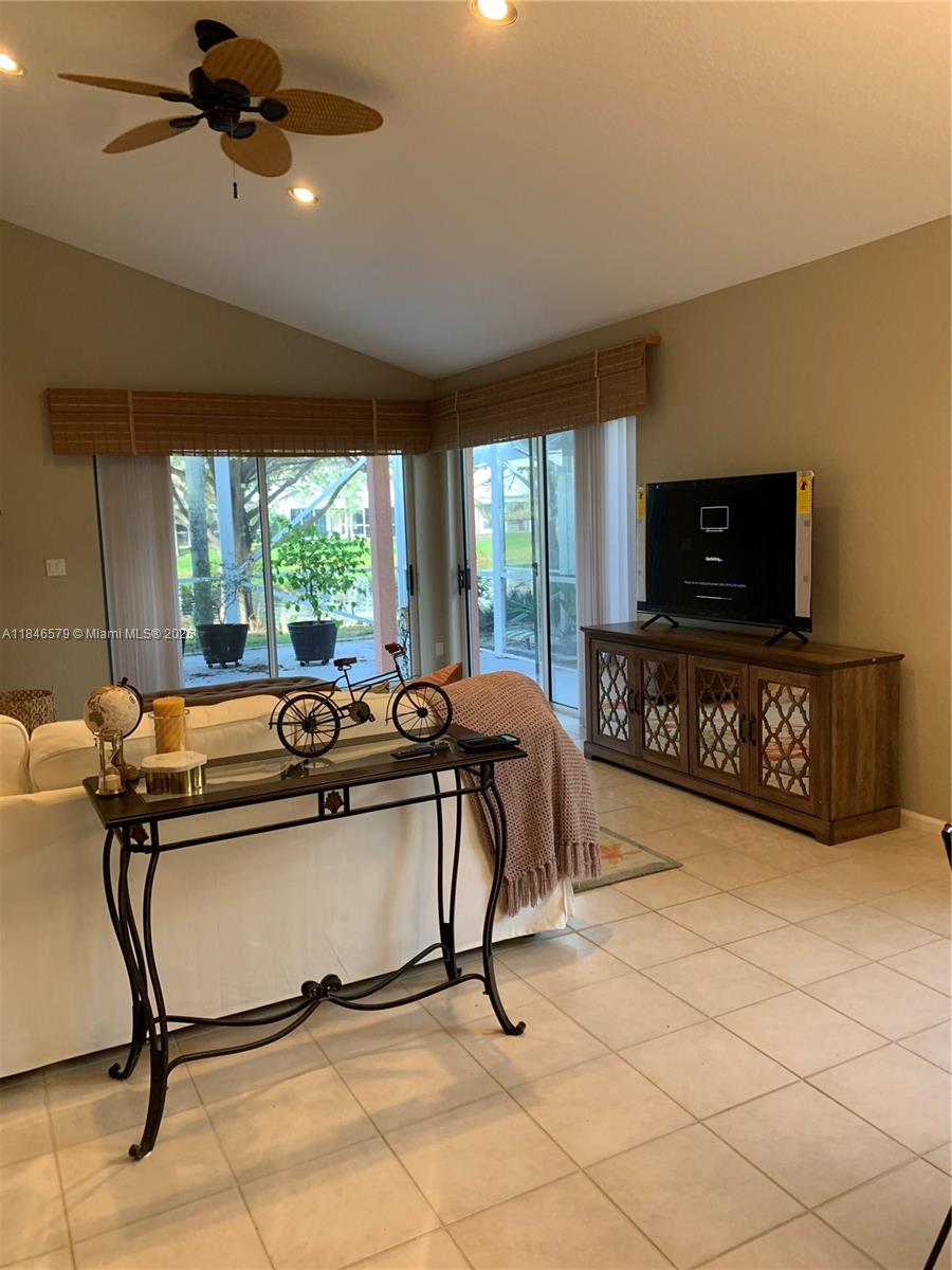 231 W Canterbury Dr W, Palm Beach Gardens, FL, 33418/$625,000 1 231 W Canterbury Dr W