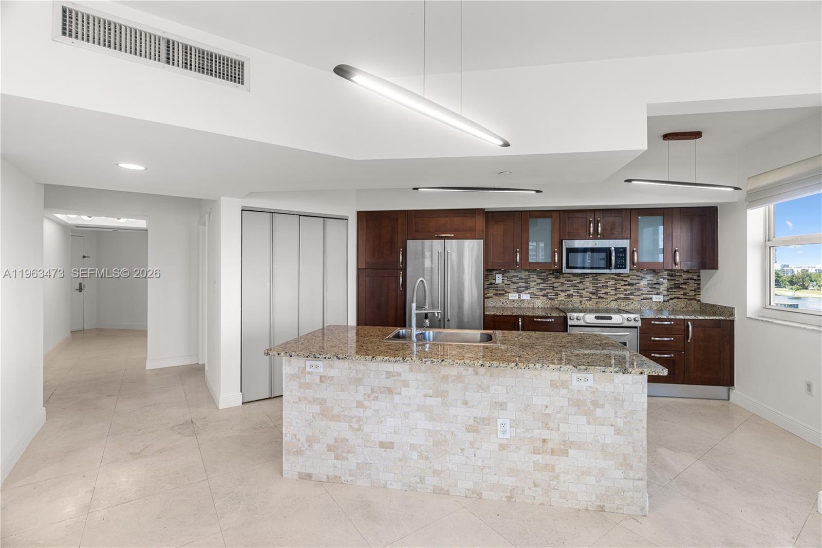 TURNBERRY VLG NO TOWER CO - Residential