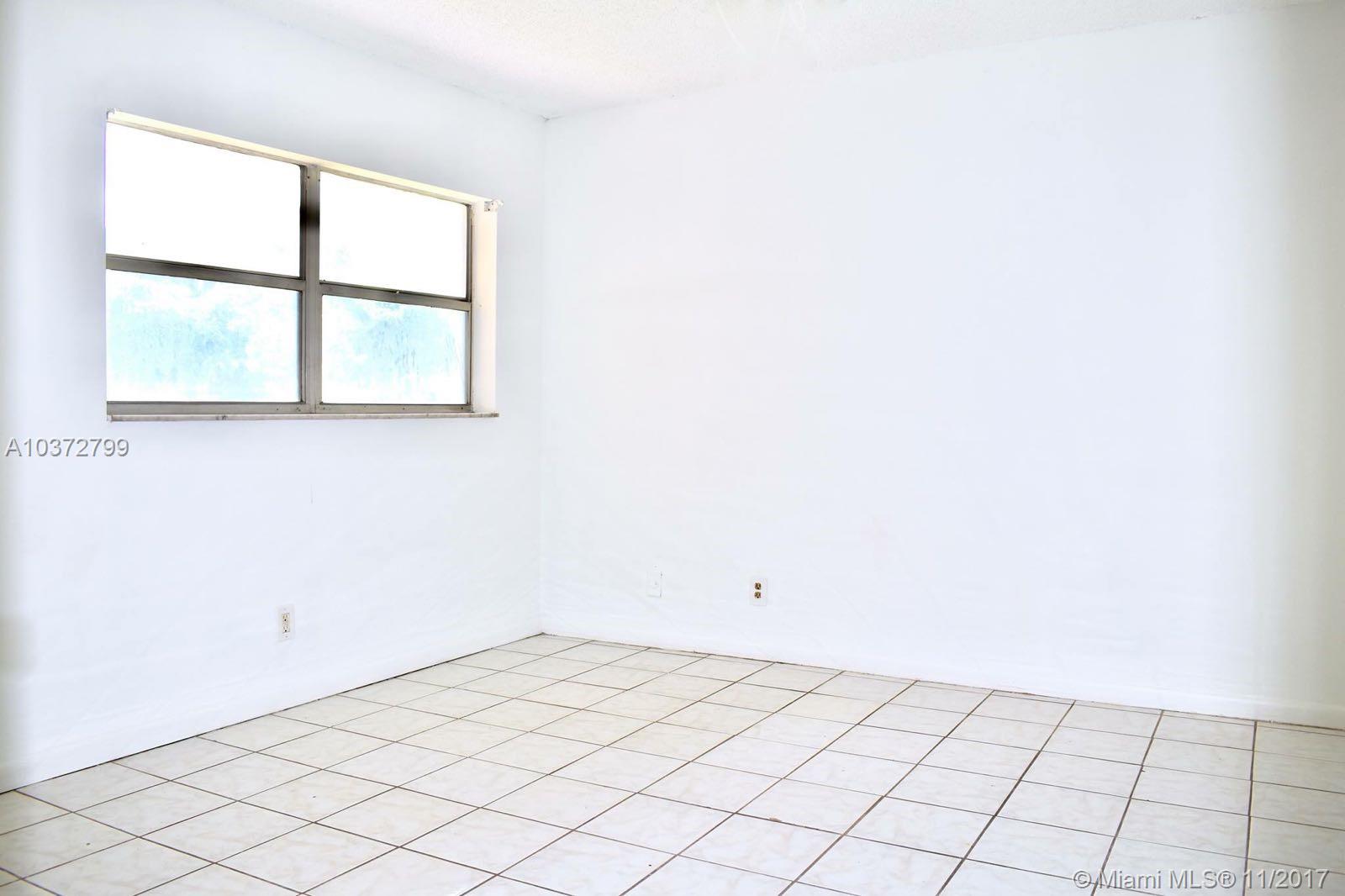 GARDENS AT LAUDERHILL CON - Residential