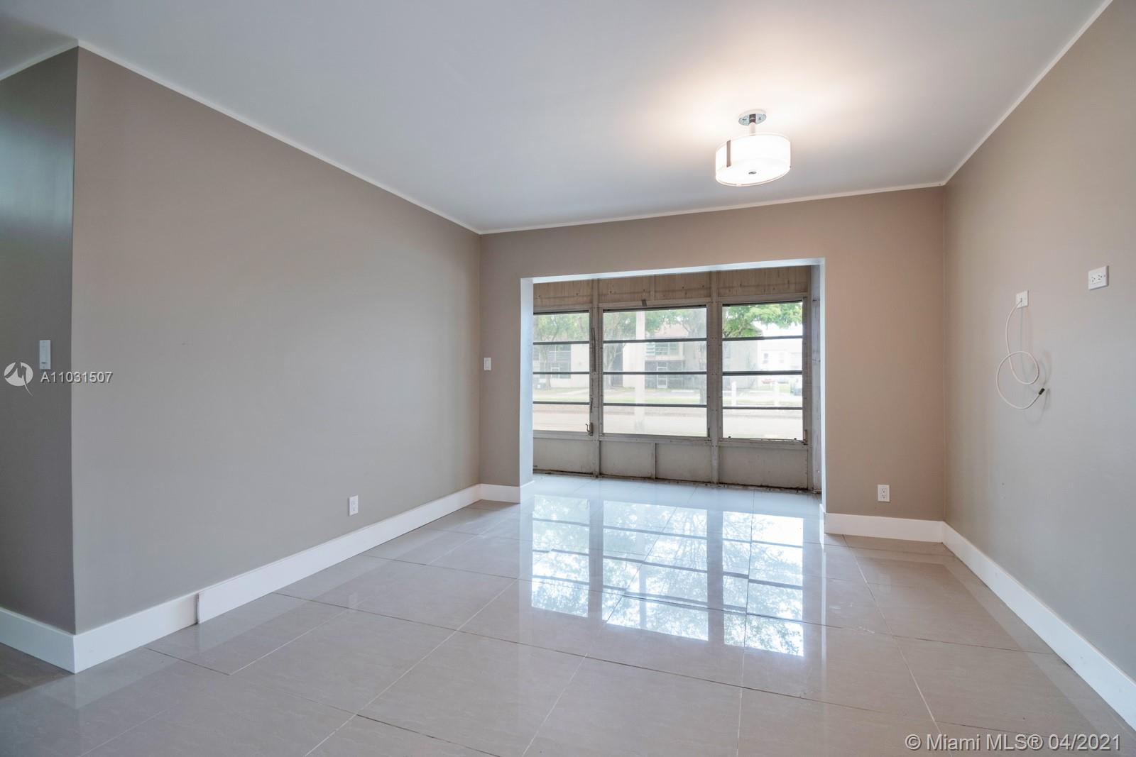 LAURELS AT MARGATE CONDO - Residential