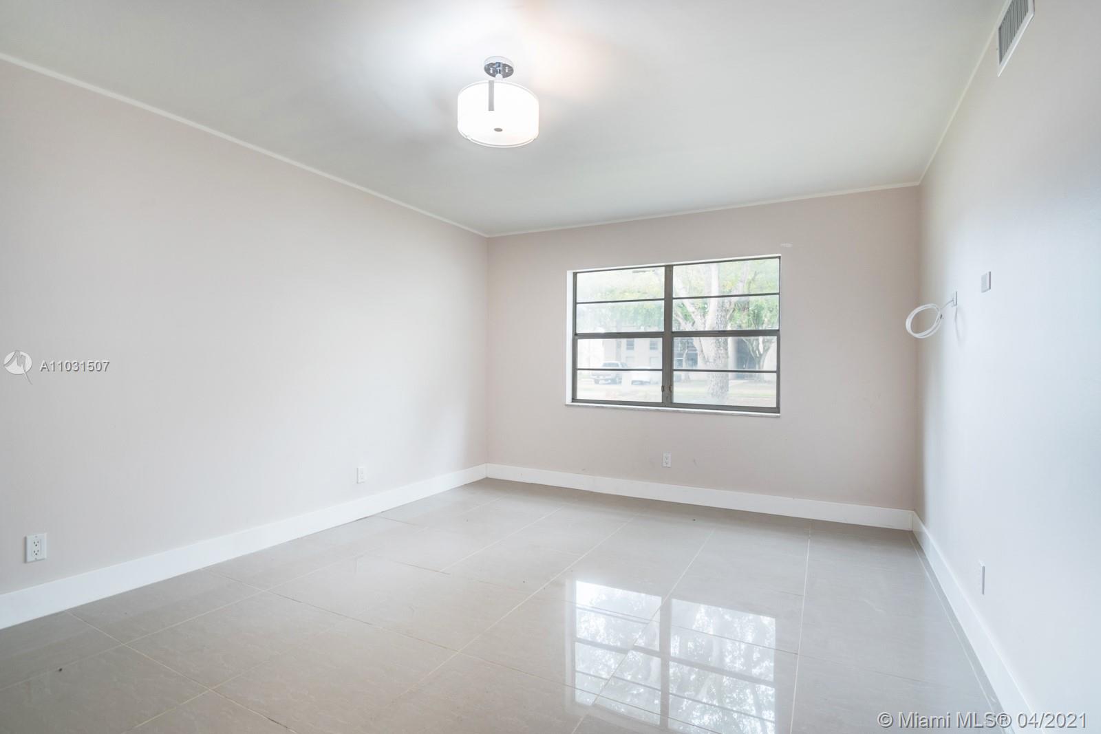 LAURELS AT MARGATE CONDO - Residential