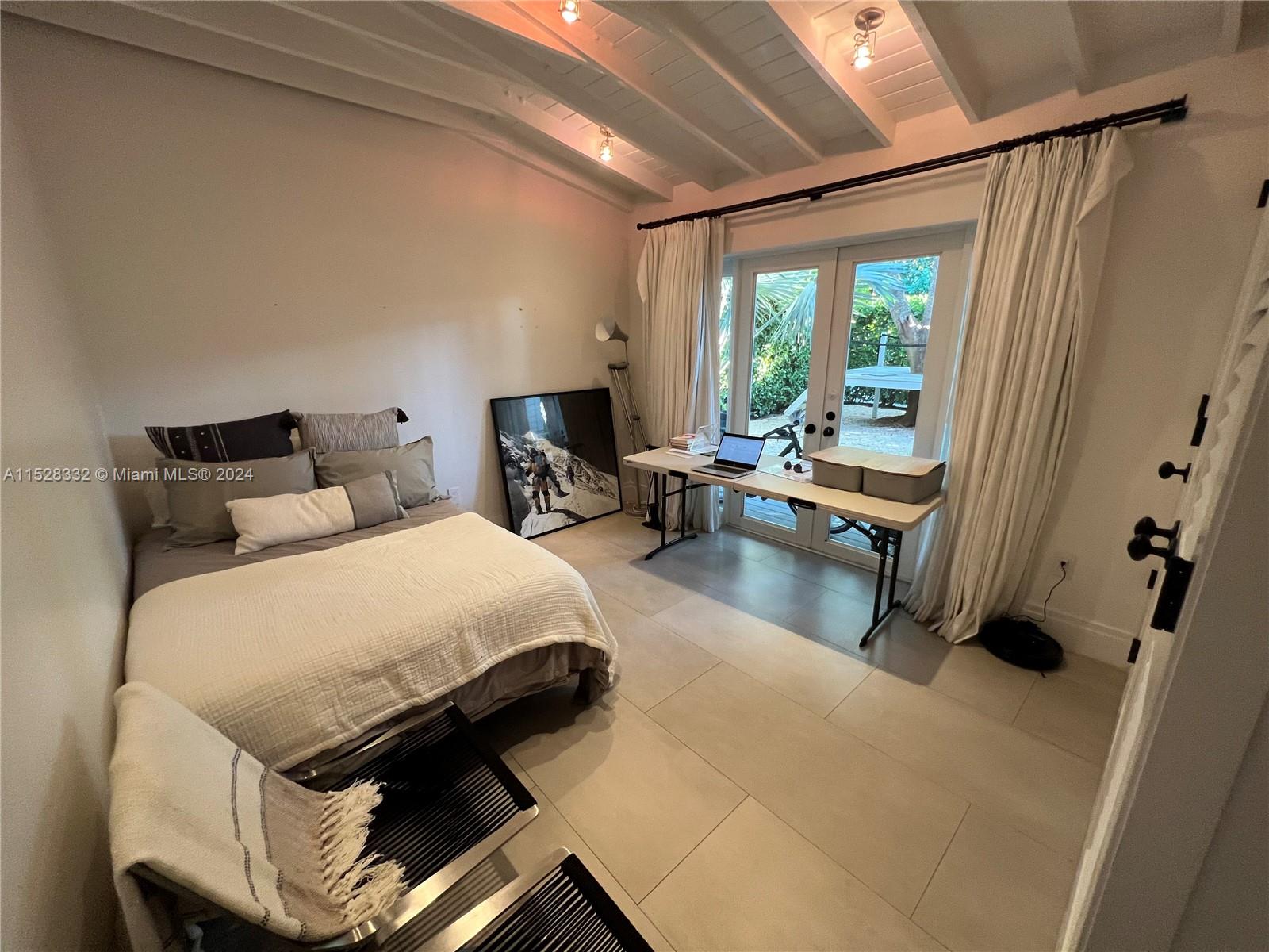 TROPICAL ISLE HOMES SUB 4 - Residential