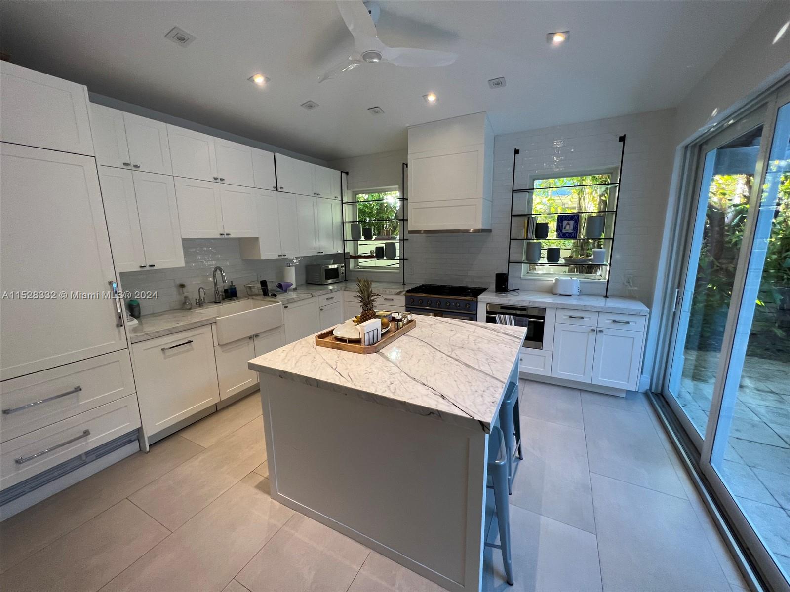 TROPICAL ISLE HOMES SUB 4 - Residential