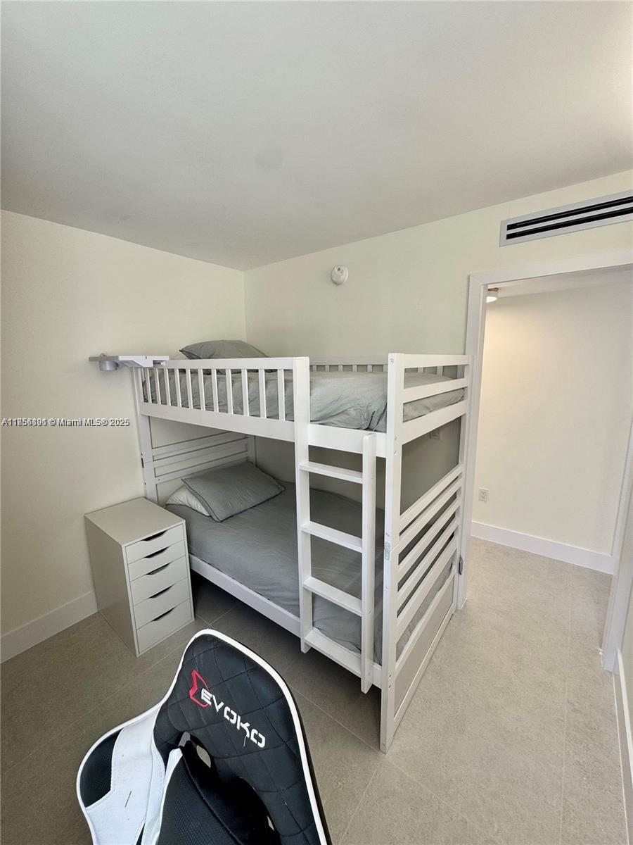 CRANDON TOWER CONDO - Residential Lease