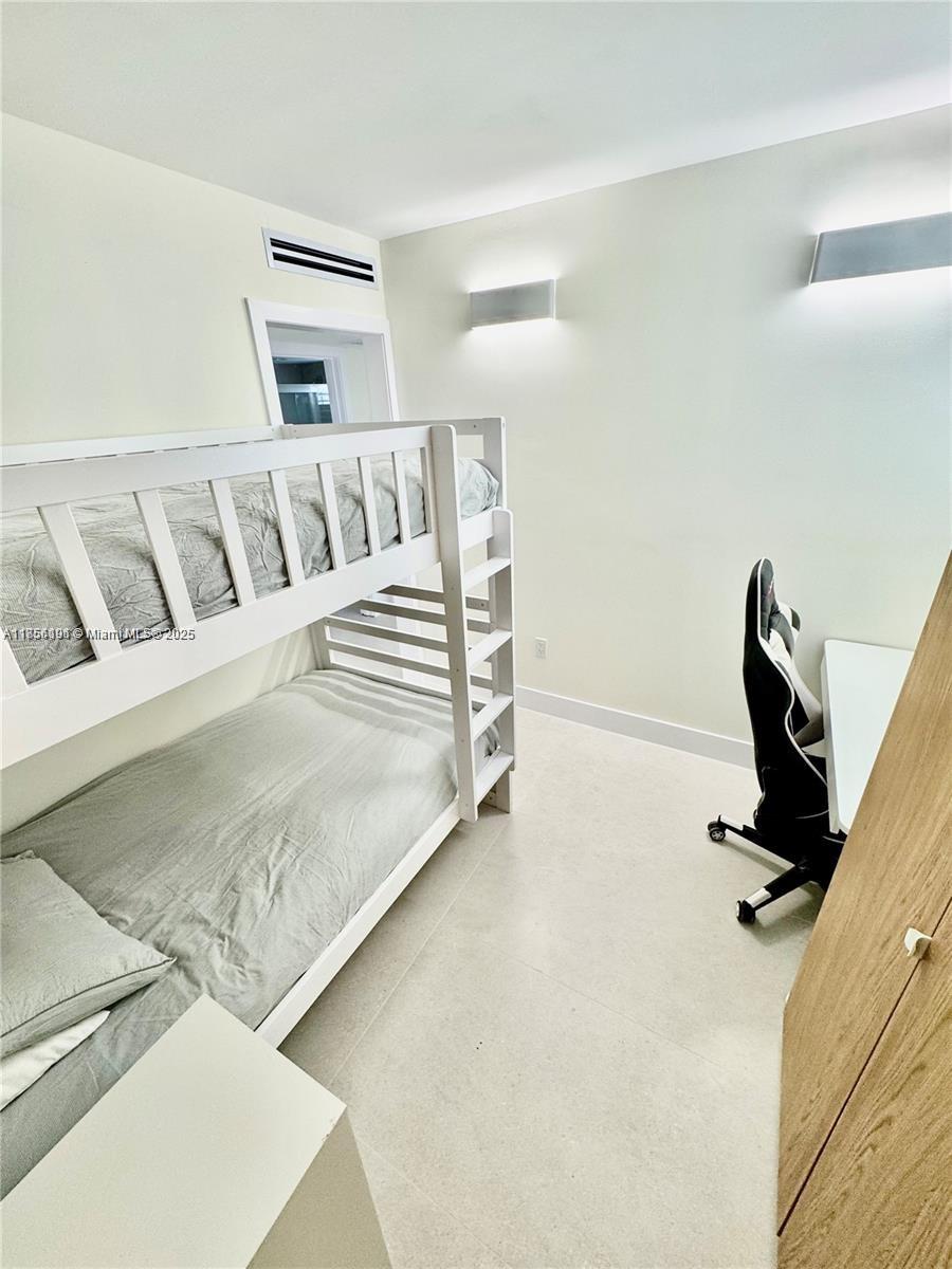 CRANDON TOWER CONDO - Residential Lease