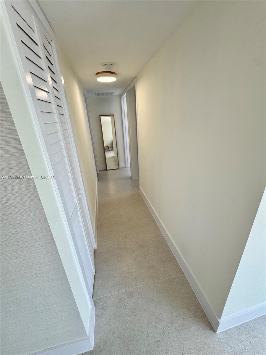 CRANDON TOWER CONDO - Residential Lease