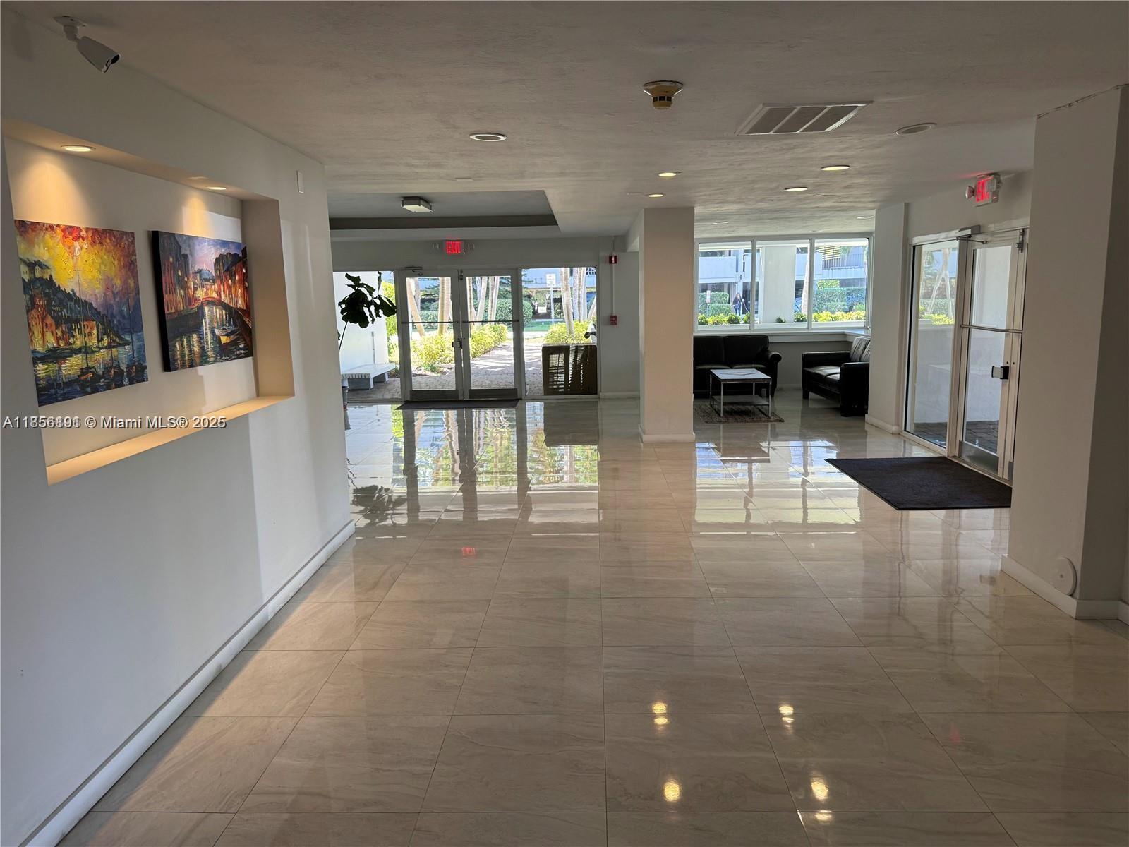 CRANDON TOWER CONDO - Residential Lease