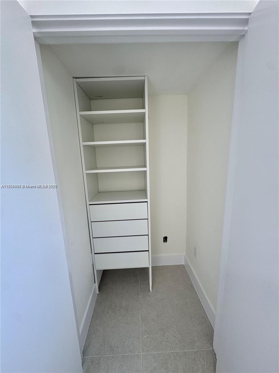 CRANDON TOWER CONDO - Residential Lease