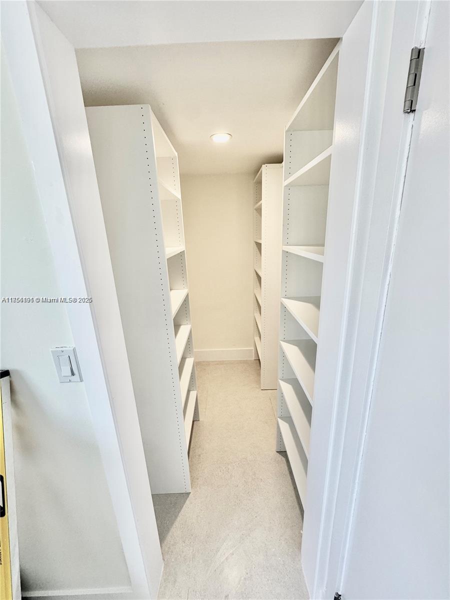 CRANDON TOWER CONDO - Residential Lease