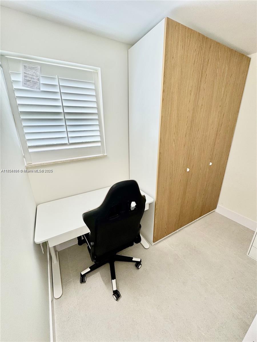 CRANDON TOWER CONDO - Residential Lease