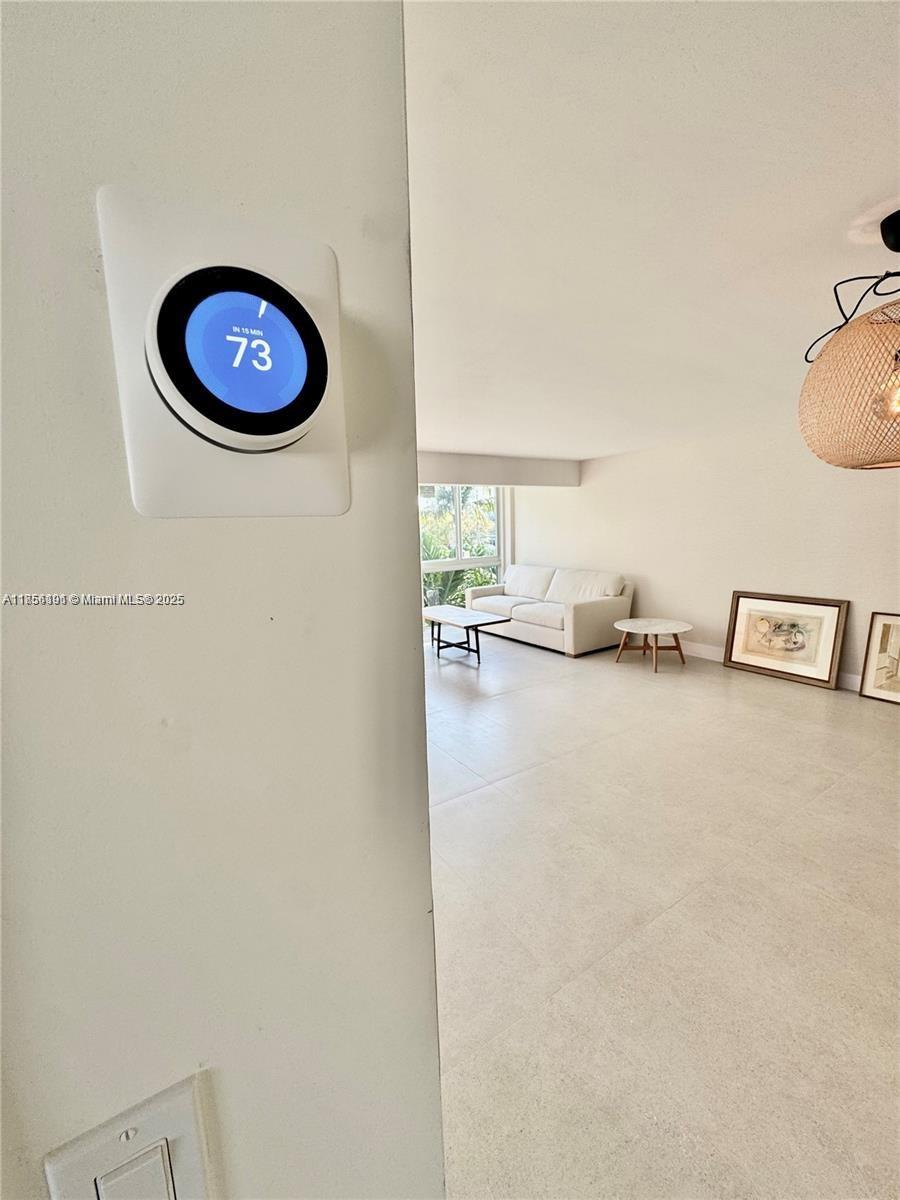 CRANDON TOWER CONDO - Residential Lease