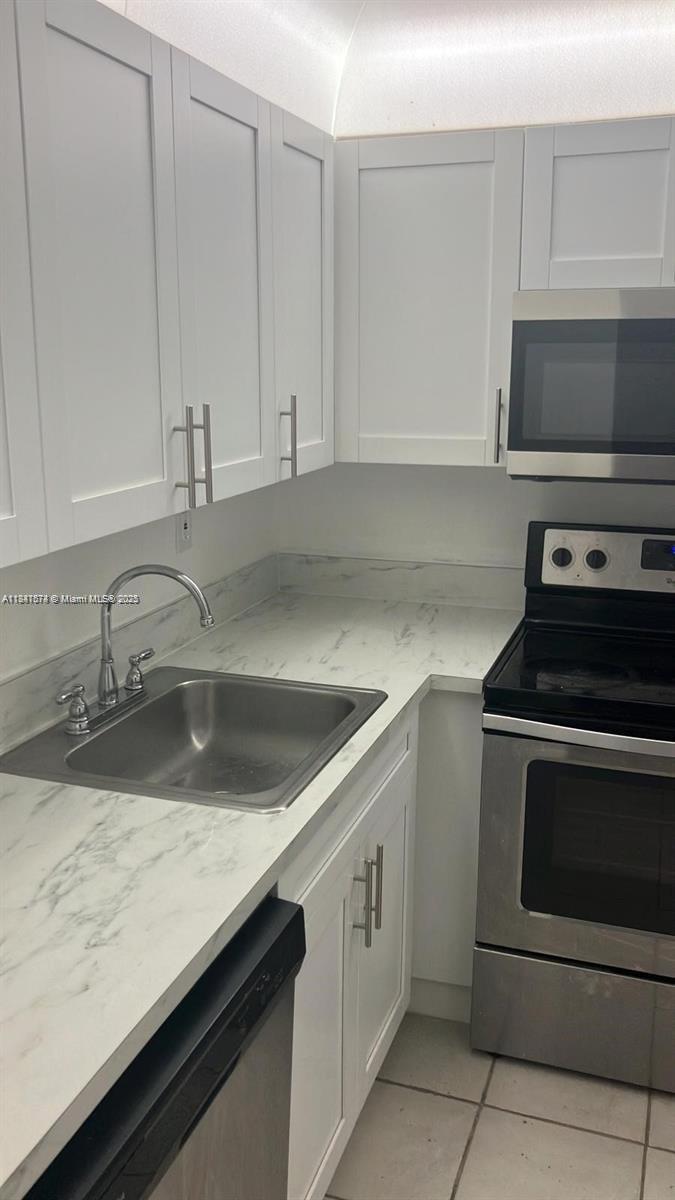 COURTYARDS OF BROWARD CON - Residential Lease