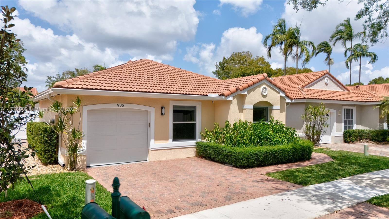 935 Jade Ct