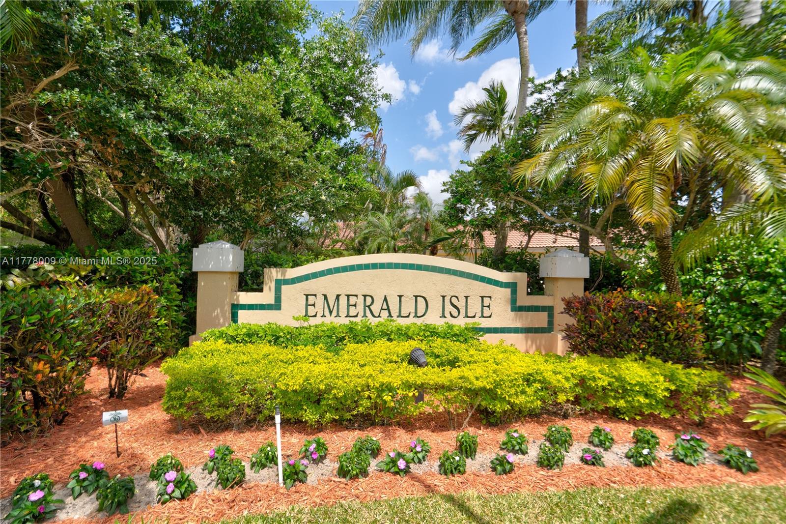 Property for Sale at 935 Jade Ct, Weston, Broward County, Florida - Bedrooms: 4 
Bathrooms: 2  - $750,000