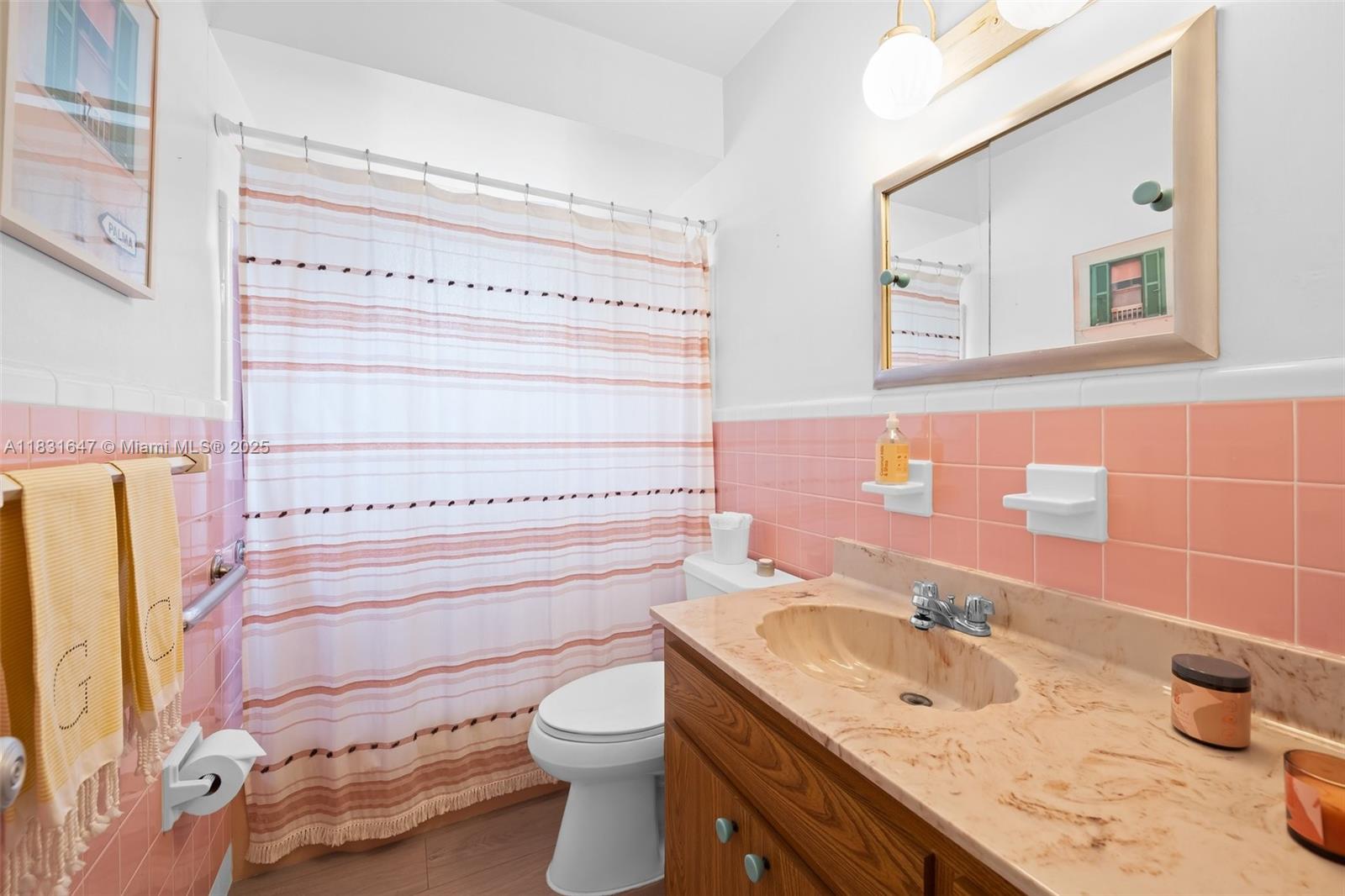 HOLLYWOOD HILLS - Residential