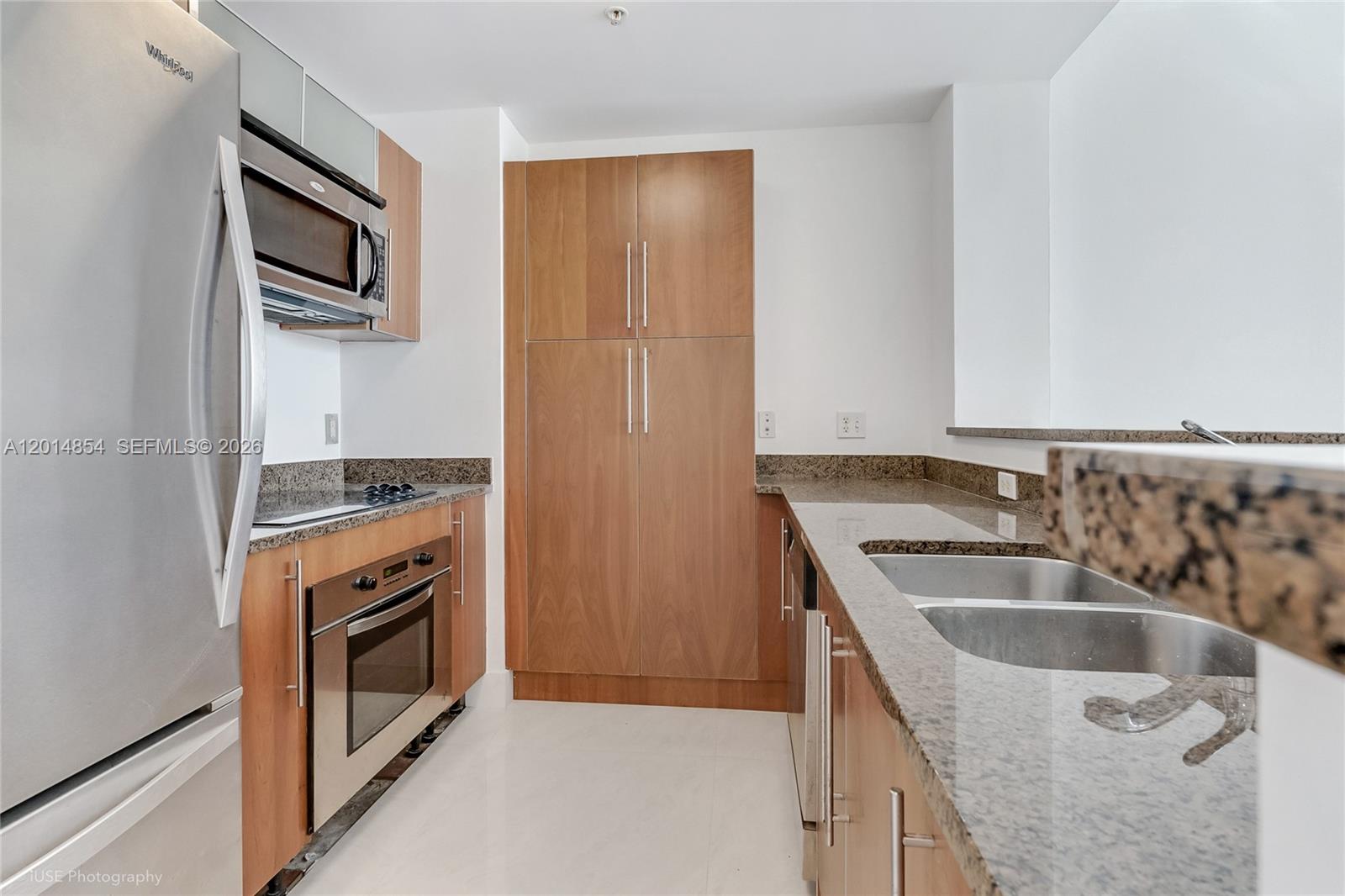 MET 1 CONDO - Residential Lease