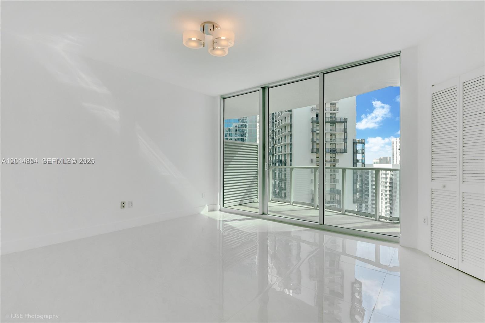 MET 1 CONDO - Residential Lease