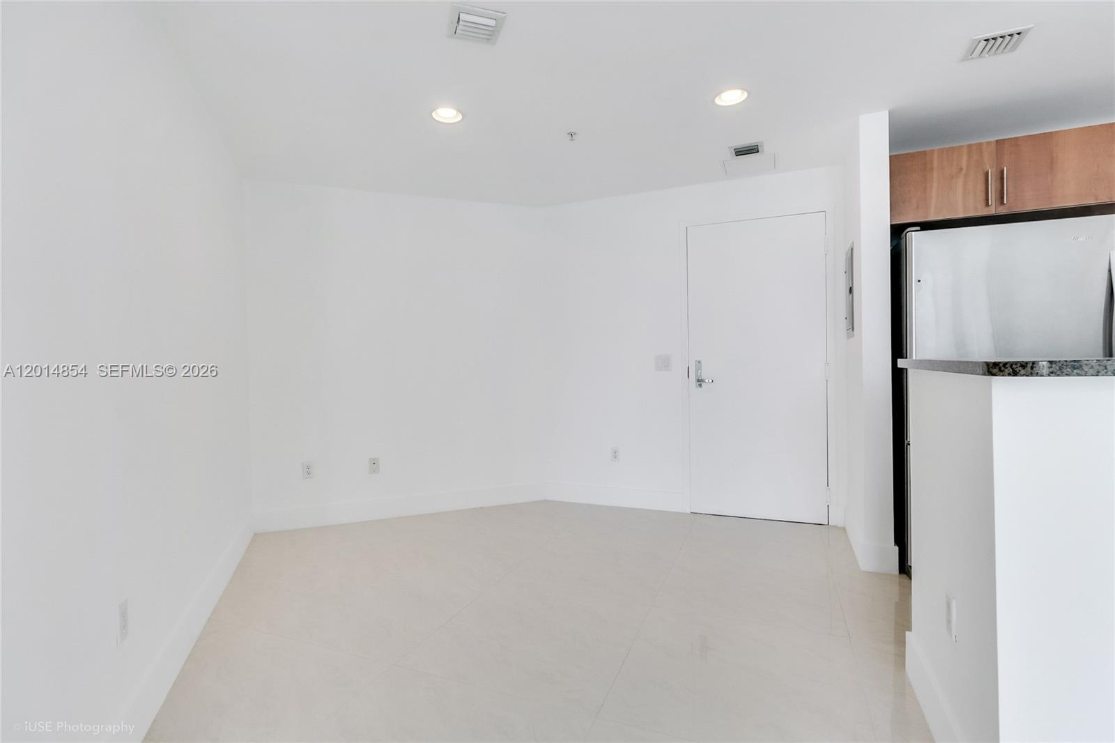 MET 1 CONDO - Residential Lease