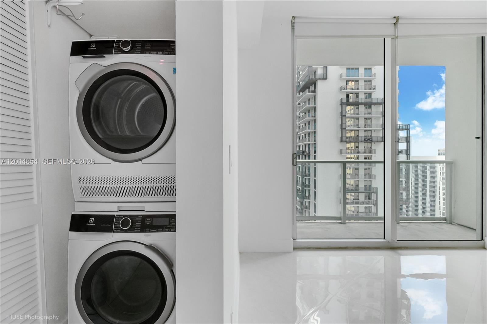 MET 1 CONDO - Residential Lease