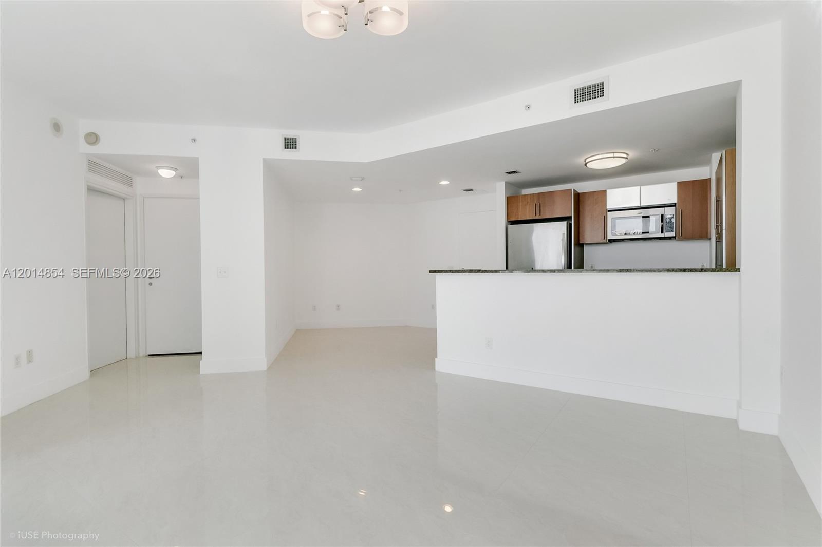 MET 1 CONDO - Residential Lease