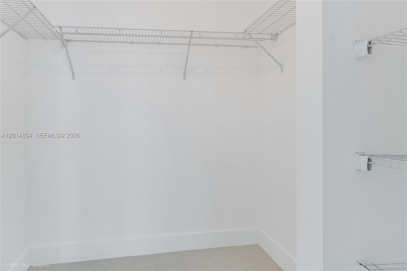MET 1 CONDO - Residential Lease