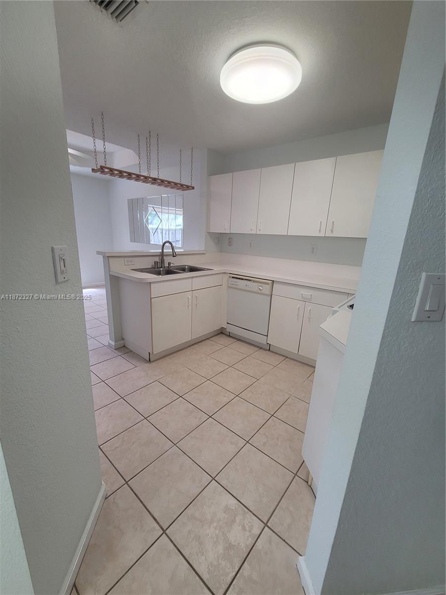 BONITA VILLAS CONDO - Residential Lease