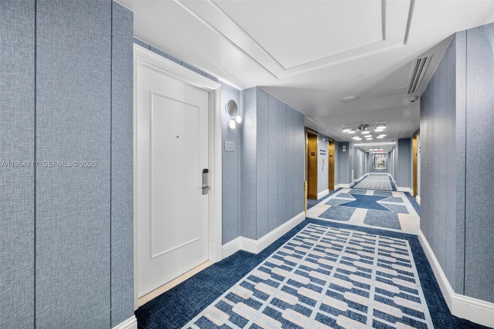 4401 Collins Ave 3209