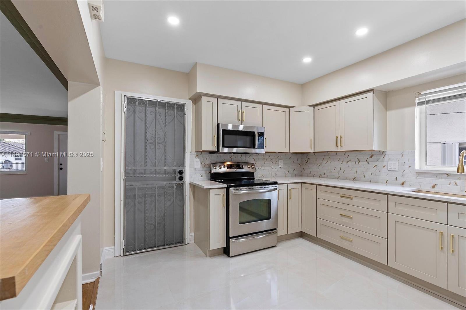 COMFORT GARDENS 1ST ADDN - Residential Lease