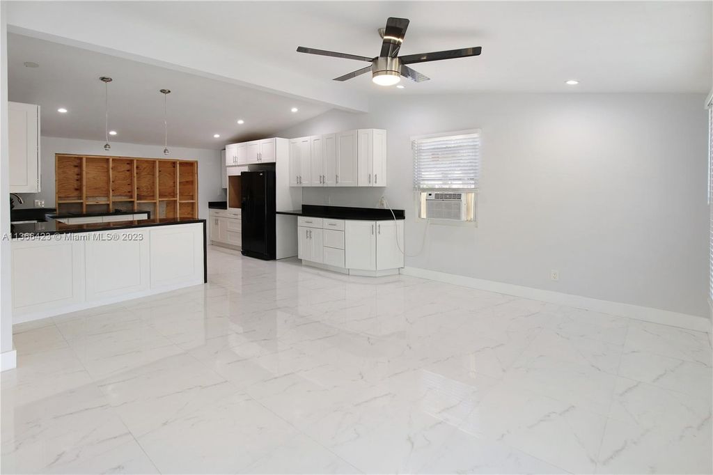 Photo of 238 SW 2nd Ave, Delray Beach, FL 33444 (MLS # A11366423)