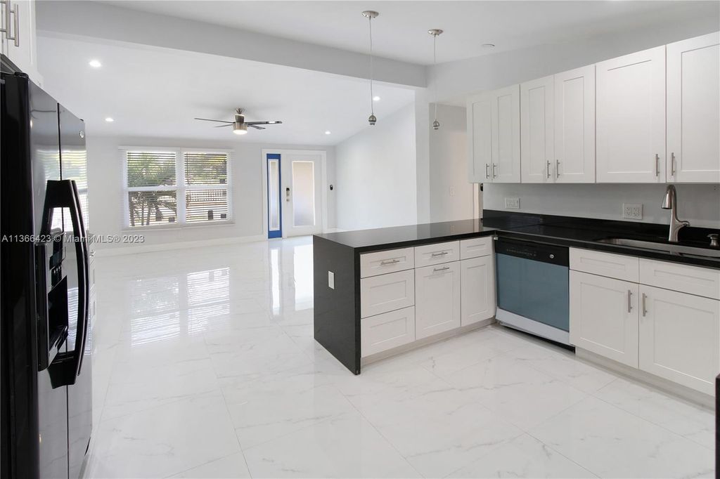 Photo of 238 SW 2nd Ave, Delray Beach, FL 33444 (MLS # A11366423)